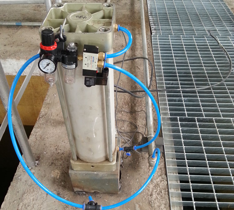 氣動(dòng)啟閉機(jī)