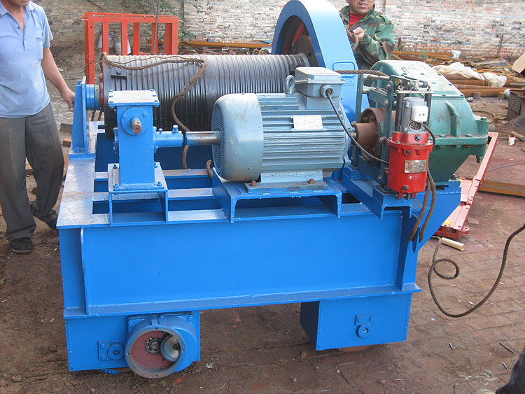 40T<strong>移動(dòng)式卷?yè)P(yáng)啟閉機(jī)</strong>
